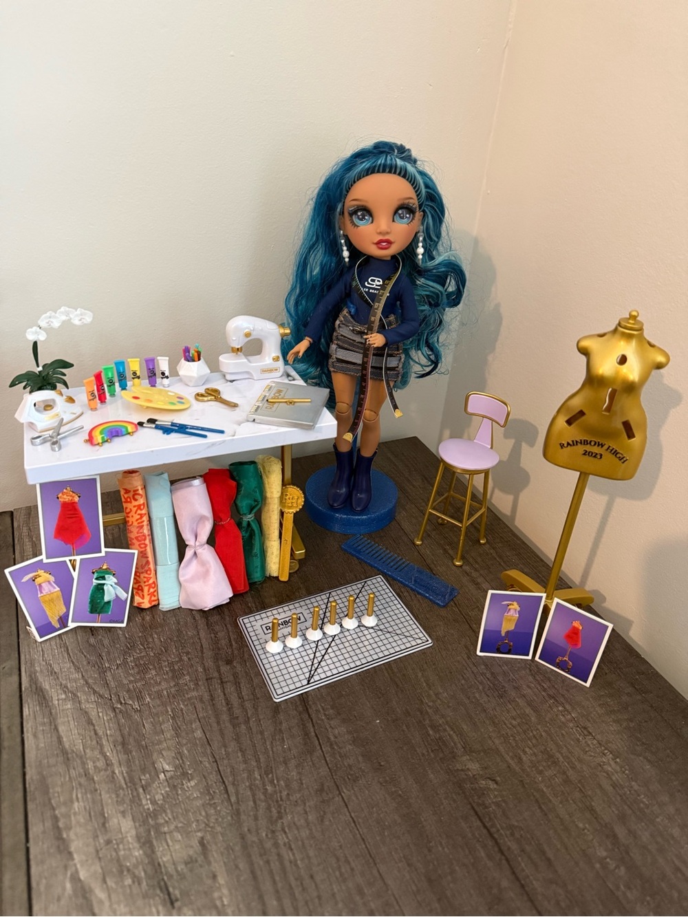 Rainbow High Dream & Design Fashion Studio with Skyler Bradshaw - Complete